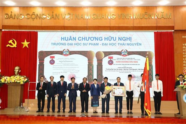 Laos awards Order of Friendship to Thai Nguyen University of Education hinh anh 1