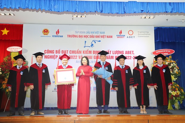First Vietnamese university accredited with ABET petroleum training programme hinh anh 1