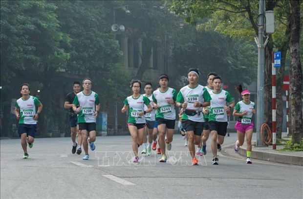 Nearly 800 join “Race for Green Life” hinh anh 1