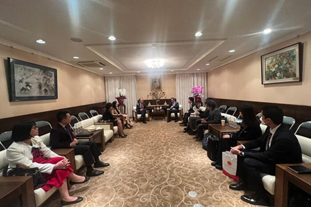 Delegation from State Commission for Overseas Vietnamese Affairs meets with OVs in Japan hinh anh 1
