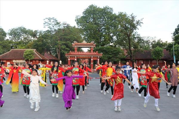 Hanoi Tourism Ao Dai Festival slated for December hinh anh 2