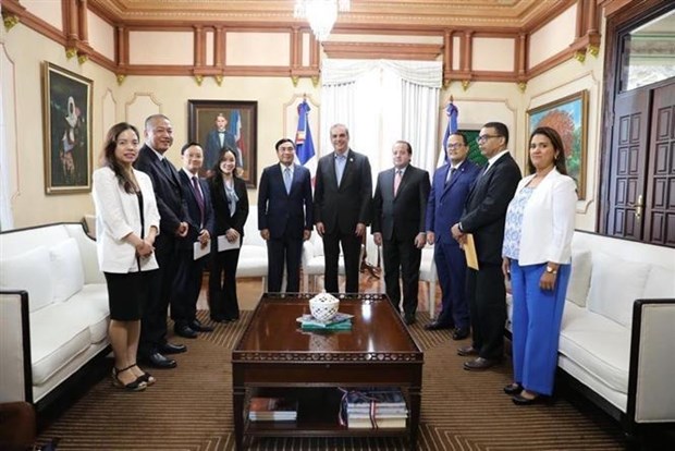 Party delegation pays working visit to Dominican Republic hinh anh 1