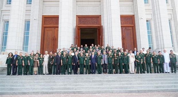 Lao leaders appreciate great sacrifice by Vietnam's volunteer experts, soldiers hinh anh 2