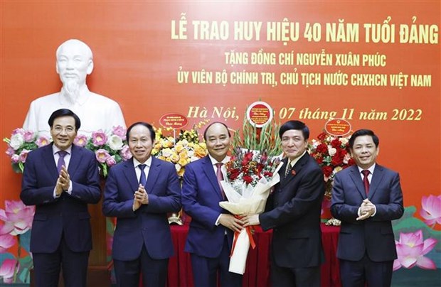 President Nguyen Xuan Phuc receives Party membership badge hinh anh 1