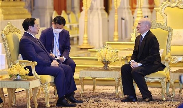 Vietnamese PM pays call on Cambodian King hinh anh 1
