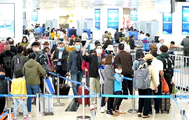 Air passengers near pre-pandemic levels hinh anh 1