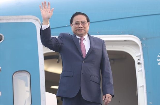 Prime Minister leaves Hanoi for Cambodia visit, ASEAN Summits hinh anh 1