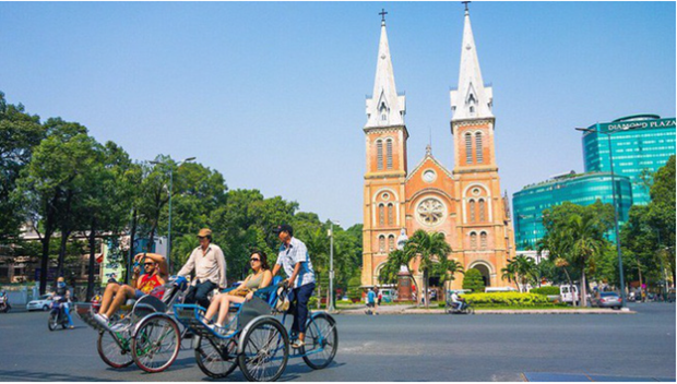 HCM City serves 2.65 million foreign visitors in 10 months hinh anh 1