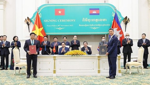 PMs affirms resolve to further enhance Vietnam - Cambodia relations hinh anh 3