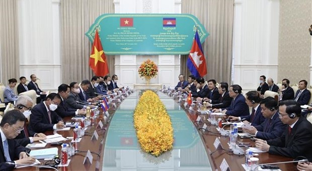 PMs affirms resolve to further enhance Vietnam - Cambodia relations hinh anh 1
