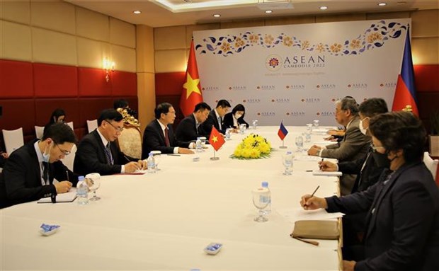Vietnam-Philippines strategic partnership records sound growth: ministers hinh anh 1