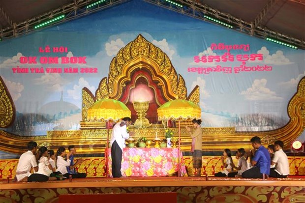 Khmer people in Tra Vinh celebrate Ok Om Bok Festival hinh anh 1