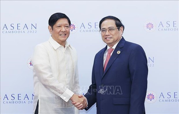 Prime Minister meets Philippine President in Cambodia hinh anh 1