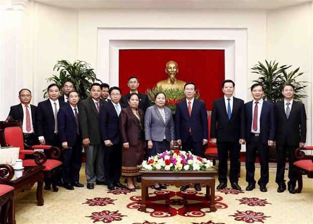Senior Party official receives Lao guest hinh anh 2