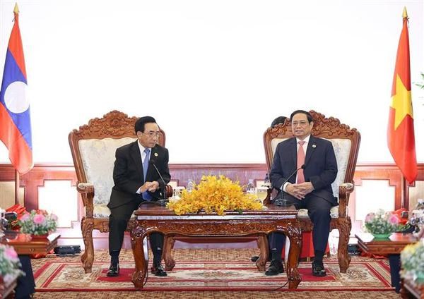 Vietnamese, Lao PMs hold talks in Phnom Penh hinh anh 2