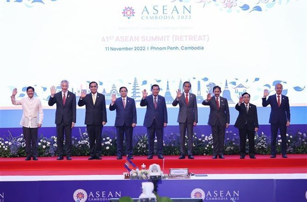 PM stresses importance of upholding solidarity, promoting strength of ASEAN at 41st ASEAN Summit hinh anh 2