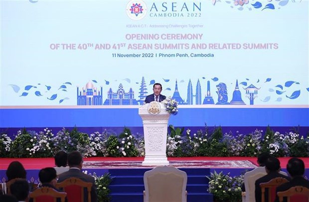 ASEAN officially kicks off 40th, 41st summits in Phnom Penh hinh anh 2