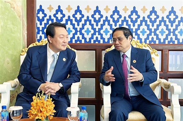 PM Chinh meets RoK President in Phnom Penh hinh anh 1