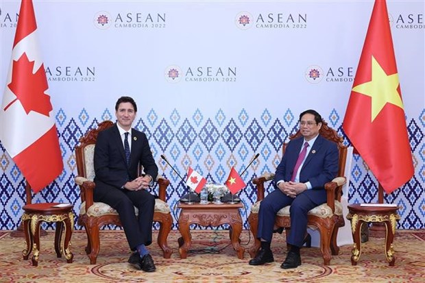 Vietnamese, Canadian PMs meet on sidelines of ASEAN Summits hinh anh 1