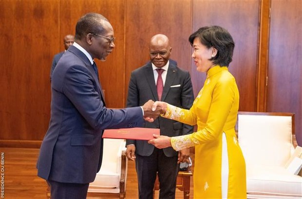 Benin President admires Vietnam for socio-economic achievements hinh anh 1