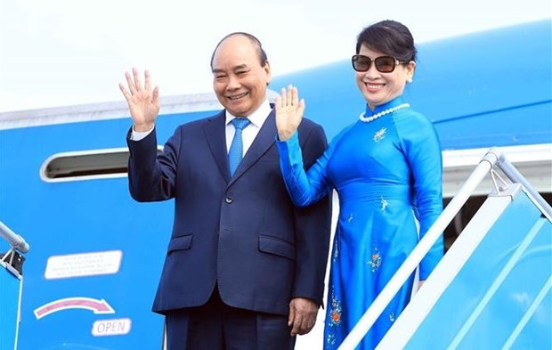 President leaves for Thailand visit, 29th APEC Economic Leaders’ Meeting hinh anh 1