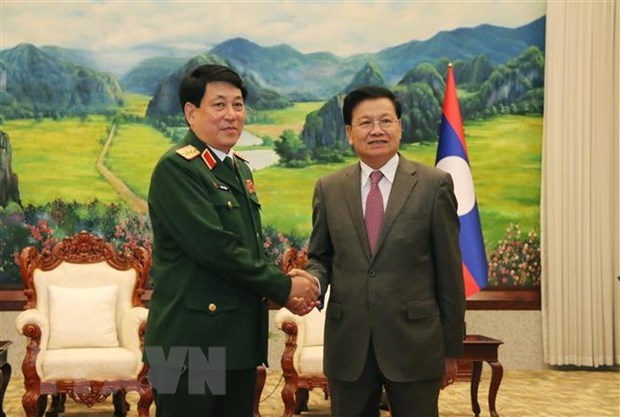 Vietnam's high-ranking military delegation visits Laos hinh anh 1