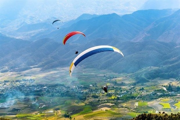 Paragliders to compete in first national cross country competition hinh anh 1