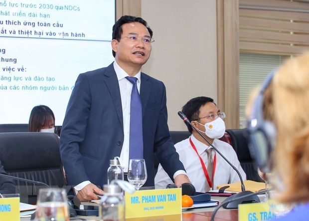 Vietnam an active, responsible country in climate change fight: official hinh anh 1