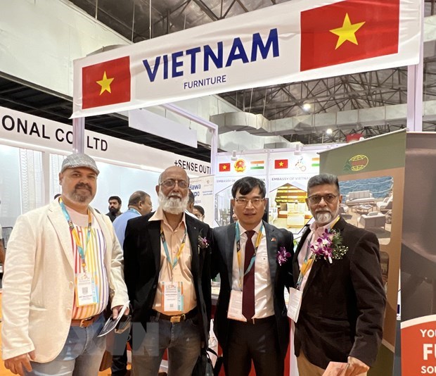 Vietnamese wood, furniture products introduced in Indian expo hinh anh 1