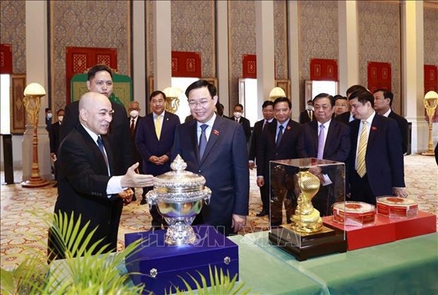 Vietnam treasures friendship with Cambodia: NA Chairman hinh anh 1
