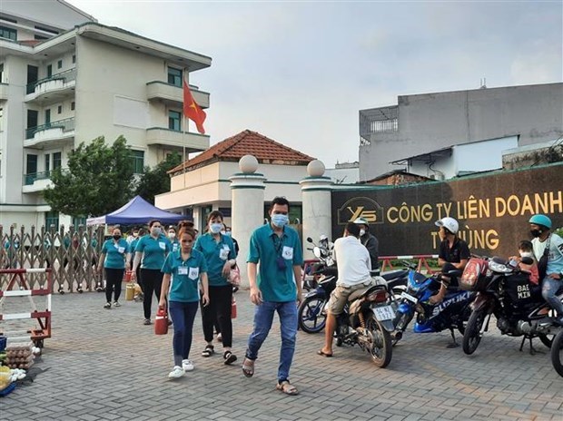 HCM City plans help for disadvantaged workers, students to go home for Tet hinh anh 1