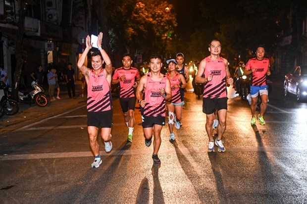 Hanoi midnight marathon promises unique take on running in Vietnam hinh anh 1