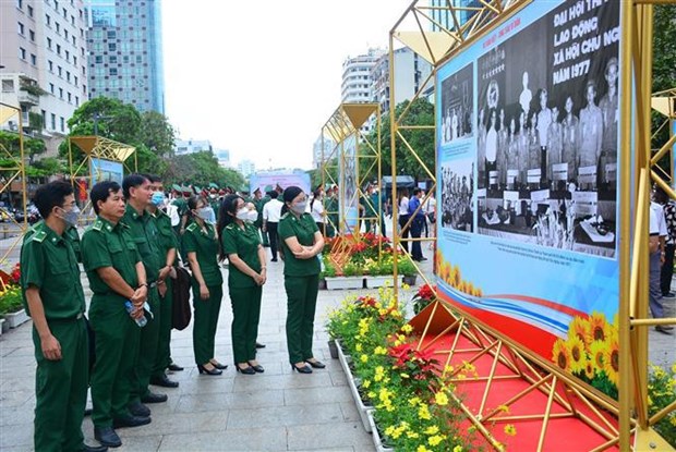 Photo exhibition highlights late Prime Minister Vo Van Kiet’s life, career hinh anh 1