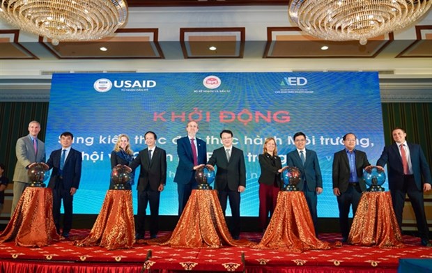 Vietnam, US begin new initiative to promote private sector-driven sustainable growth hinh anh 1