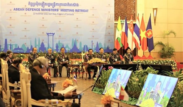 Defence Minister participates in ASEAN Defence Ministers' Meeting Retreat hinh anh 1