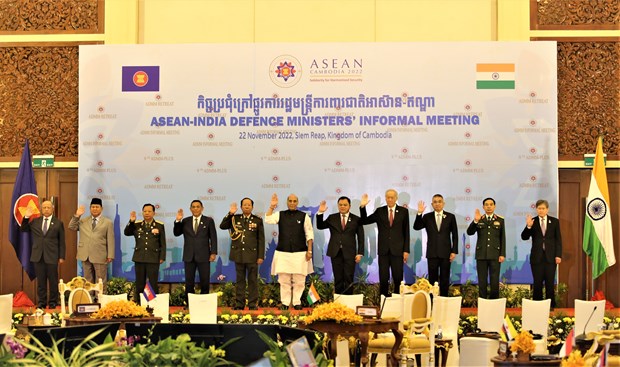 ASEAN enhances defence partnerships with US, India hinh anh 2