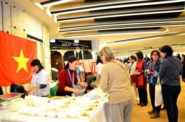 Vietnam introduces handicraft products, cuisine at UN Bazaar 2022 hinh anh 2