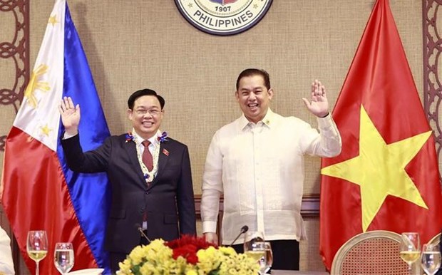 Top legislator holds talks with leader of Philippine House of Representatives hinh anh 1