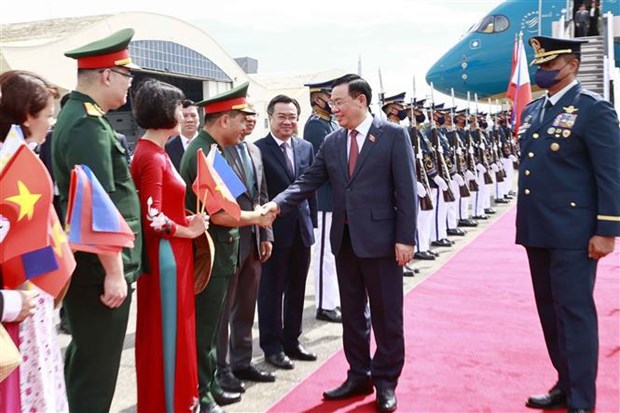National Assembly Chairman starts official visit to Philippines hinh anh 2