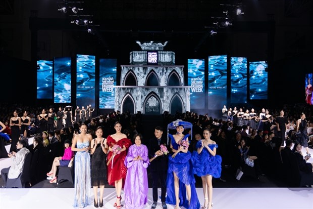 Vietnam Int’l Fashion Week opens hinh anh 1