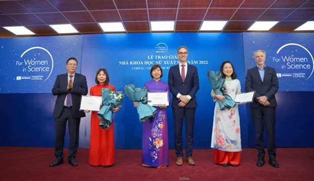 Three female scientists receive L'Oreal-UNESCO awards hinh anh 1