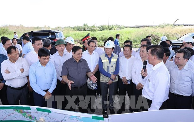 PM inspects infrastructure projects in HCM City hinh anh 2