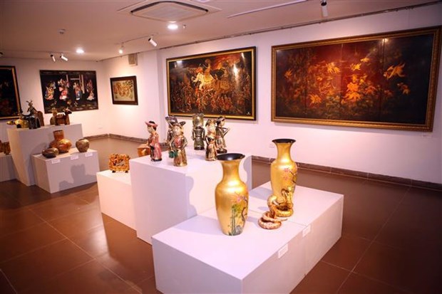Da Nang hosts exhibition of Vietnamese lacquer paintings hinh anh 1