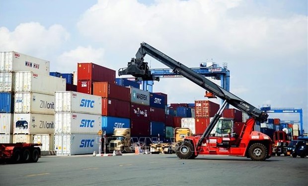 Vietnam enjoys 10.6 billion USD trade surplus in 11 months hinh anh 1