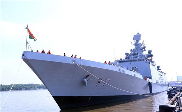 Indian naval ships begins friendly visit to HCM City hinh anh 1