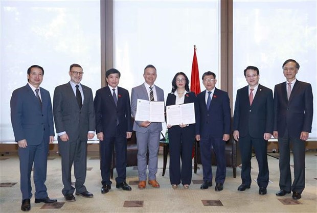 Vietnamese university, Australian company sign MoU on training, startup hinh anh 1