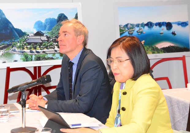 Vietnamese, int'l experts in Switzerland share experience in digital transformation hinh anh 1