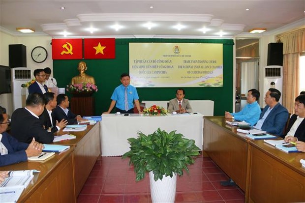 Vietnamese, Cambodian trade unions share experience hinh anh 1
