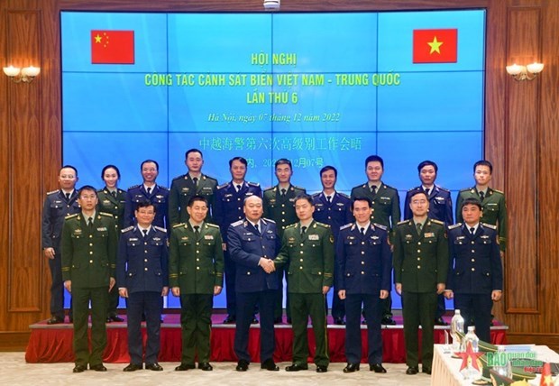 Vietnamese, Chinese coast guards boost cooperation in maritime law enforcement hinh anh 1