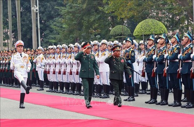 Lao Defence Minister welcomed in Hanoi hinh anh 1